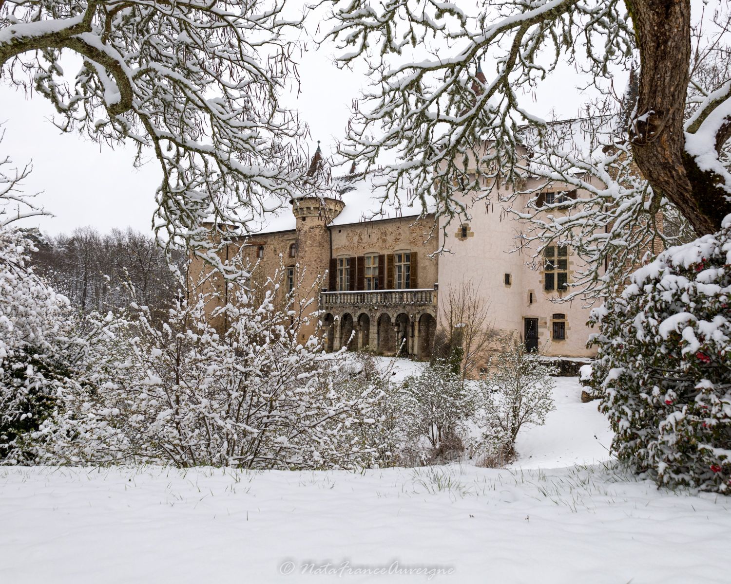 Château d'Aulteribe & Neige en avril 2022 by NataFranceAuvergne-3